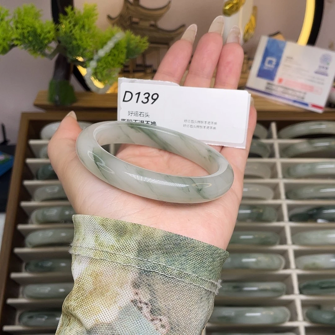 石英质玉未镶嵌手镯d139瑕