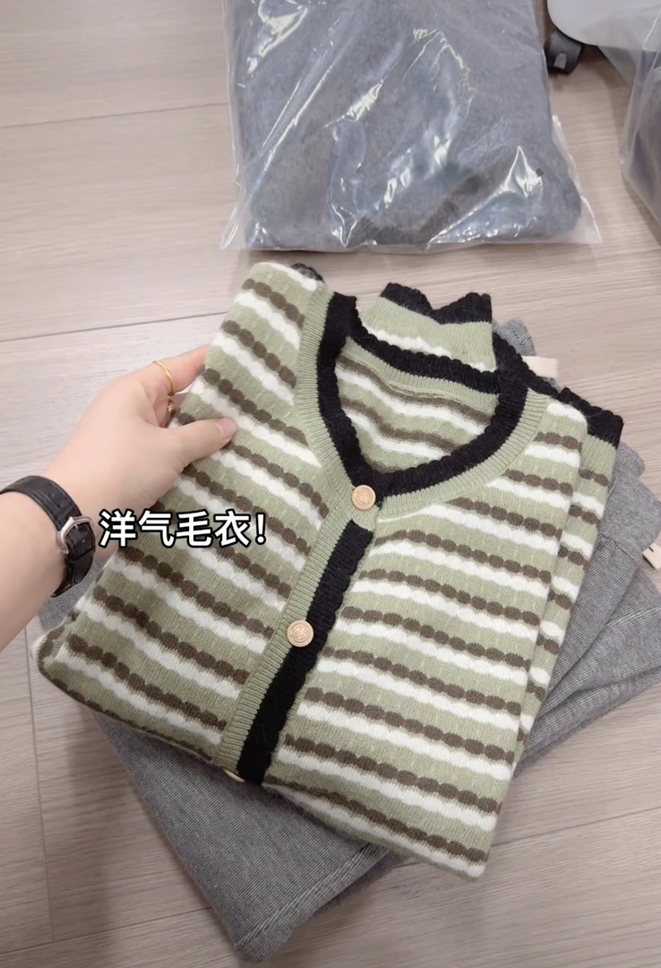 米蓝家名殿茶绿金扣开衫671