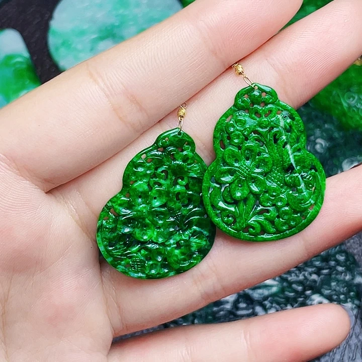 翡翠18K金镶嵌颈饰多样性