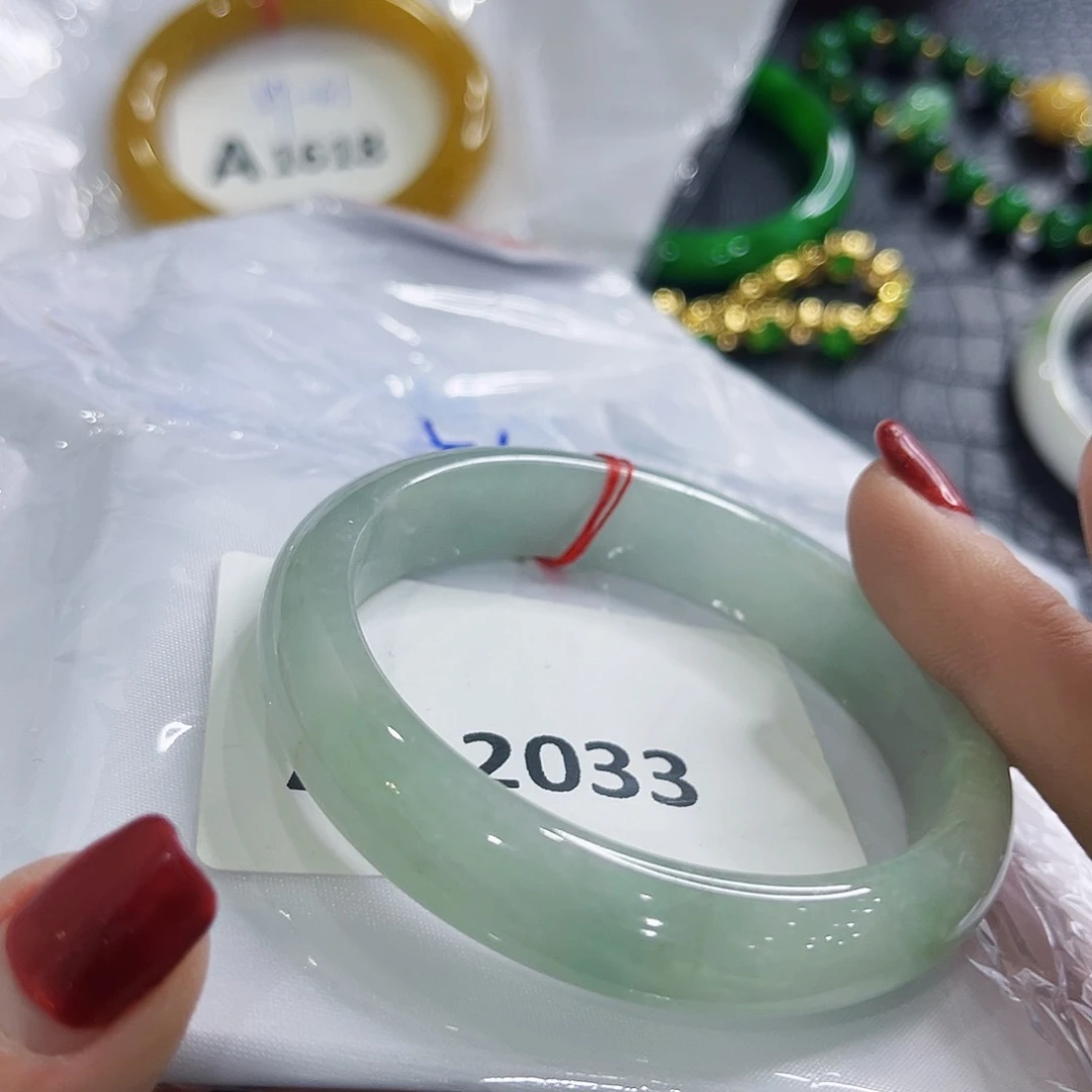 翡翠手镯未镶嵌多样性