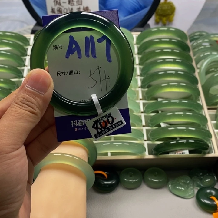 橘***未镶嵌蛇纹石玉手镯