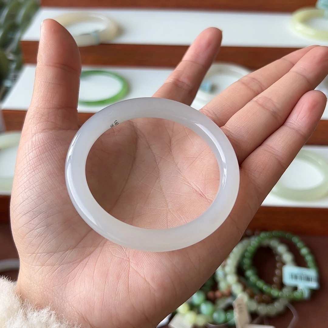 和田玉手镯未镶嵌小*鹿