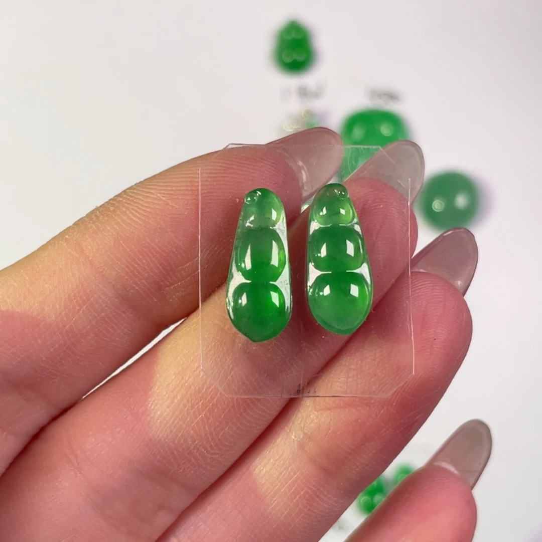 翡翠未镶嵌颈饰裸石