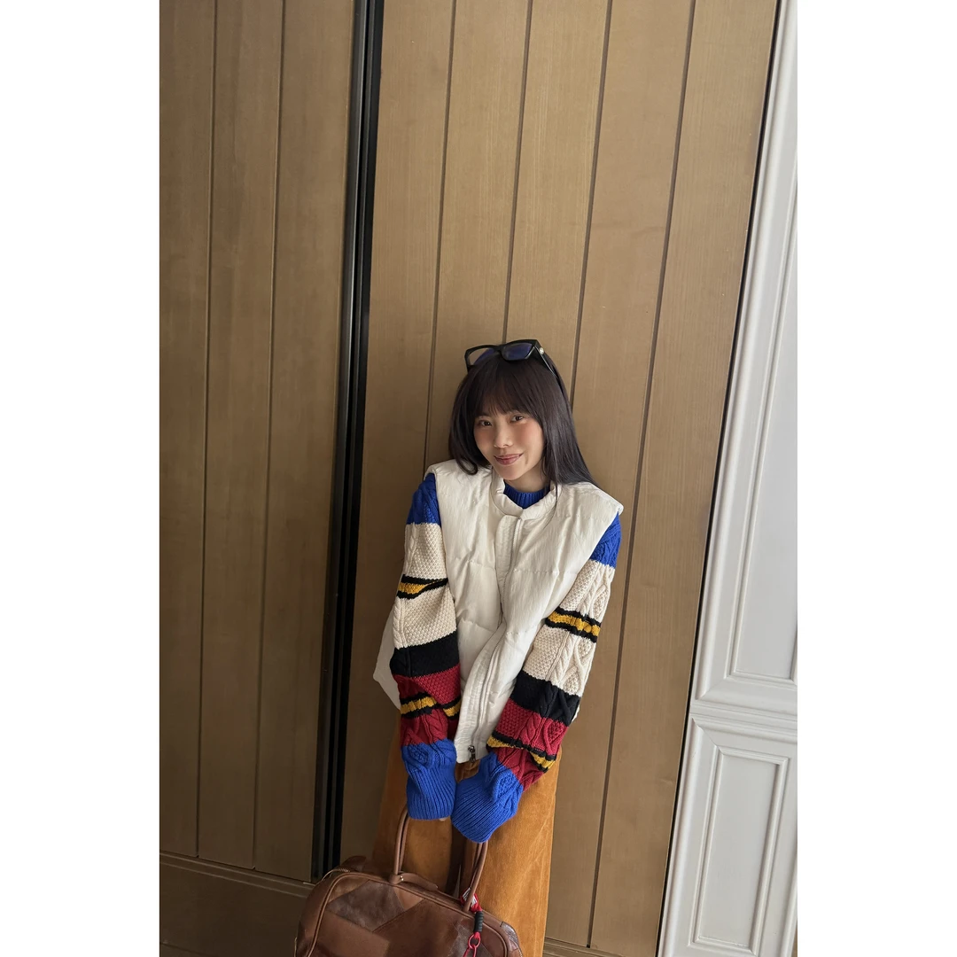 井迪儿【孑然不同】浅杏色肌理感珩路羽绒马甲无袖上衣外套