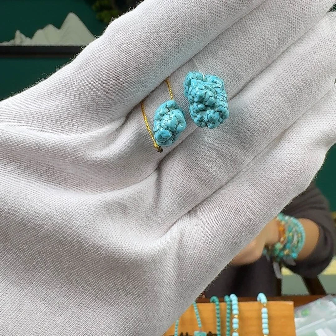 尼***倪绿松石未镶嵌珠宝奇石