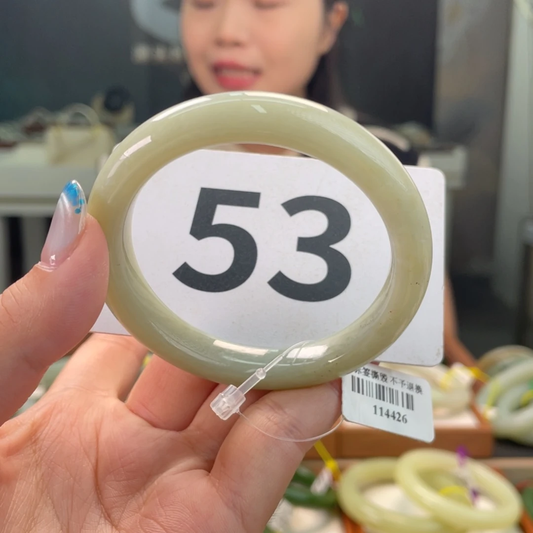 和田玉手镯未镶嵌青花