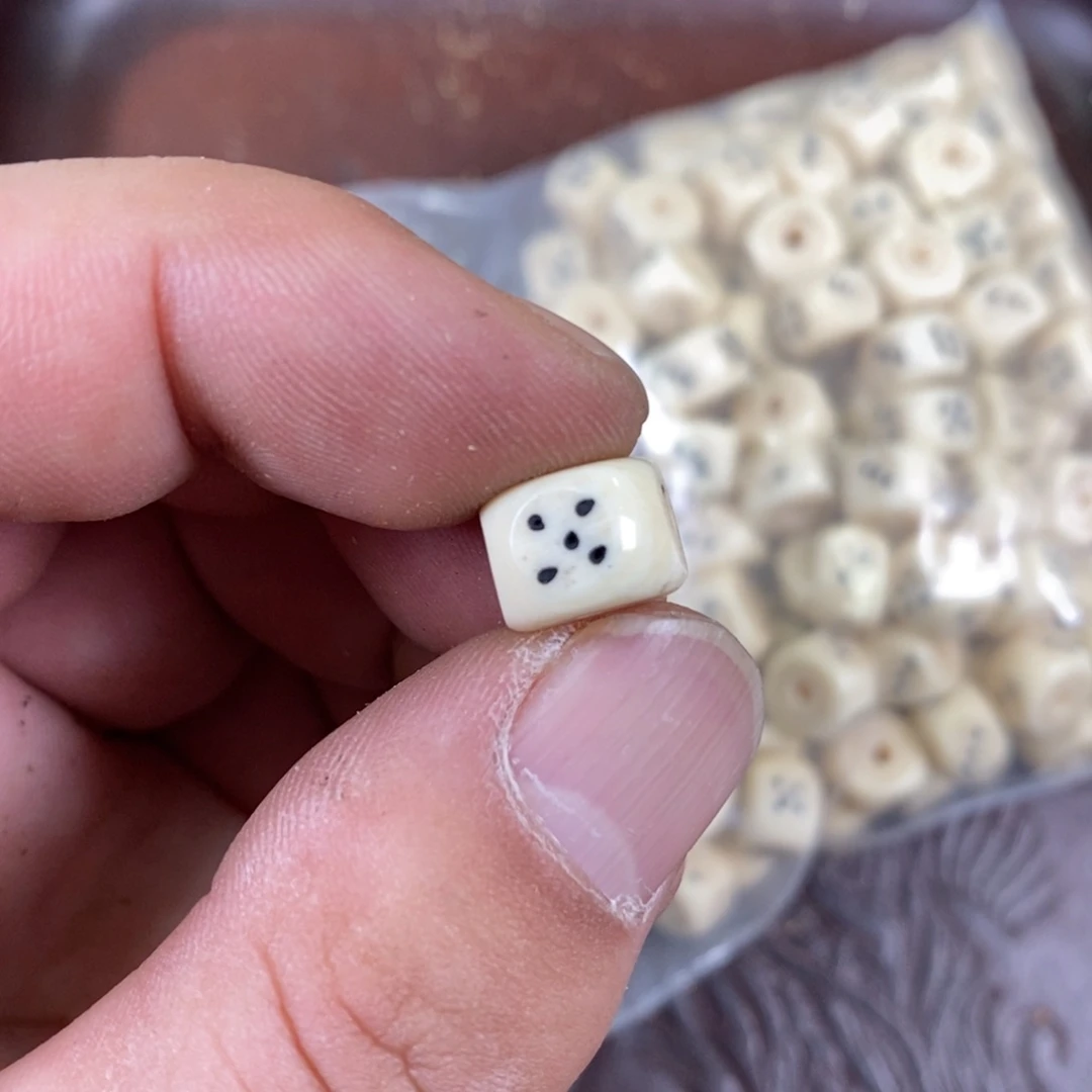 树脂制品普通树脂配饰159