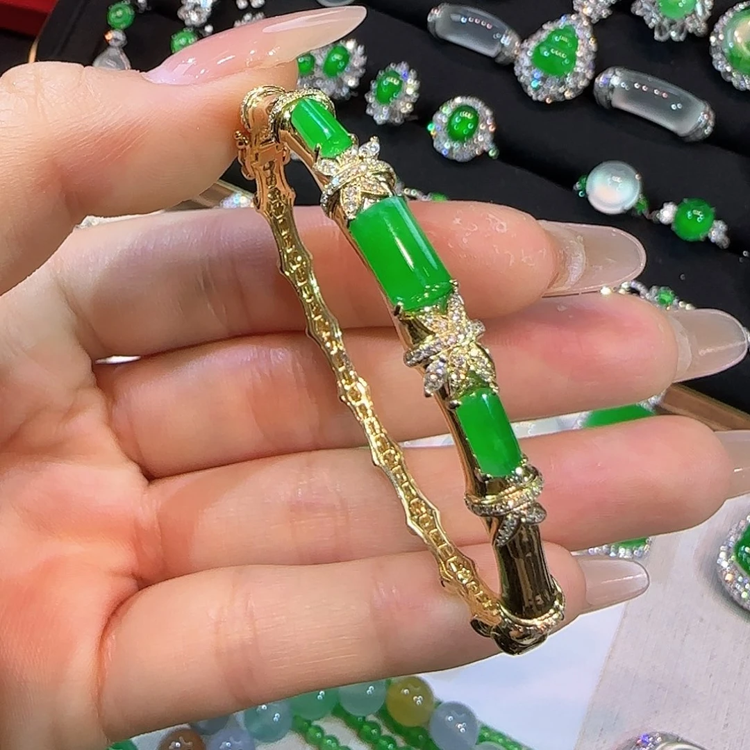 翡翠18K金镶嵌颈饰