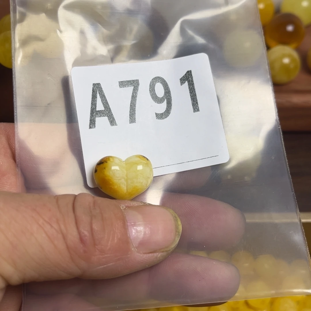 琥珀未镶嵌珠宝奇石微瑕屁桃