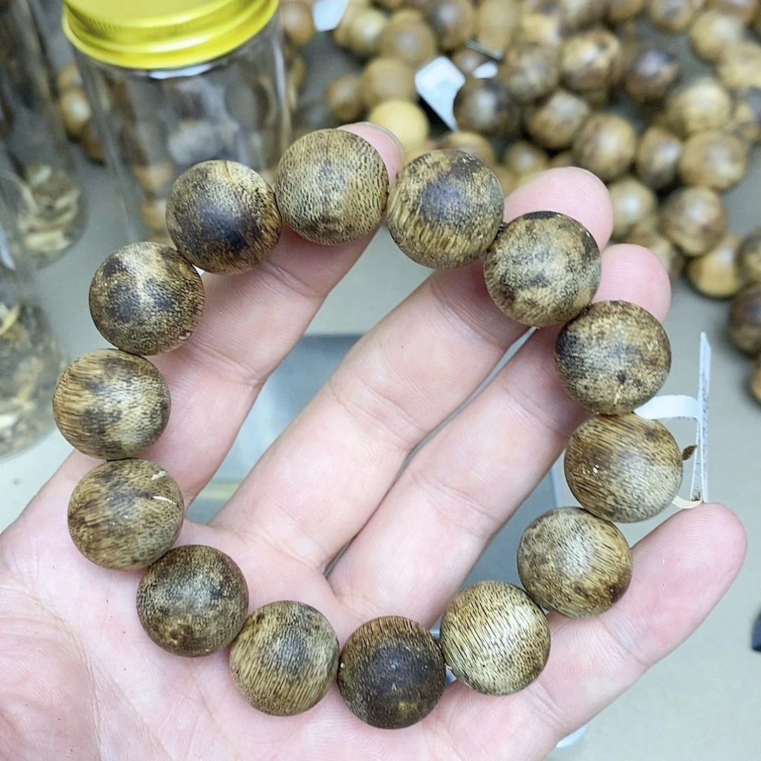 沉香沉香碎屑越南野生留疤白奇楠1.6