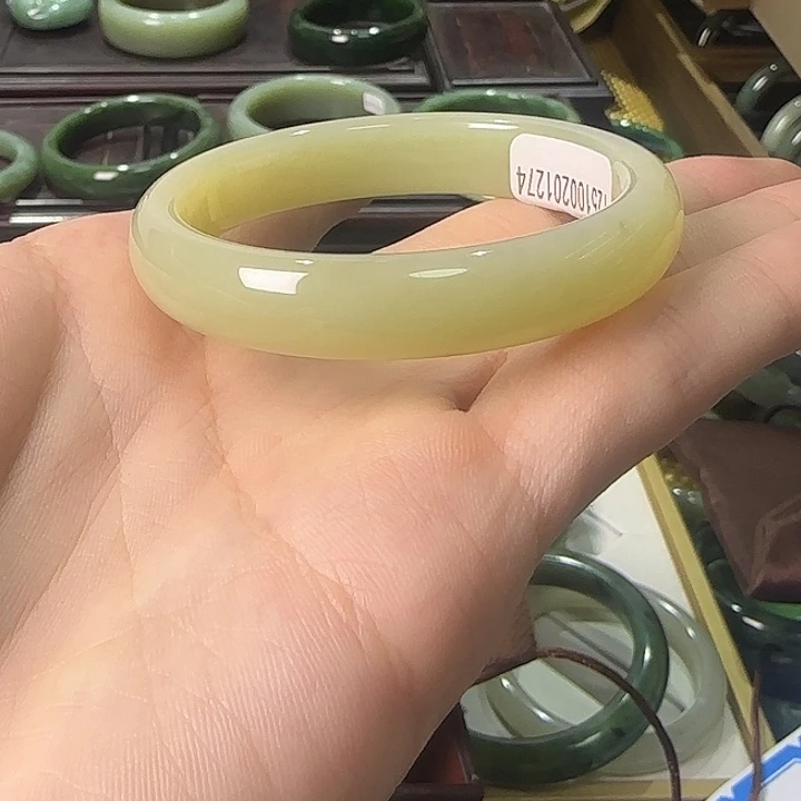 圈***圈和田玉未镶嵌手镯