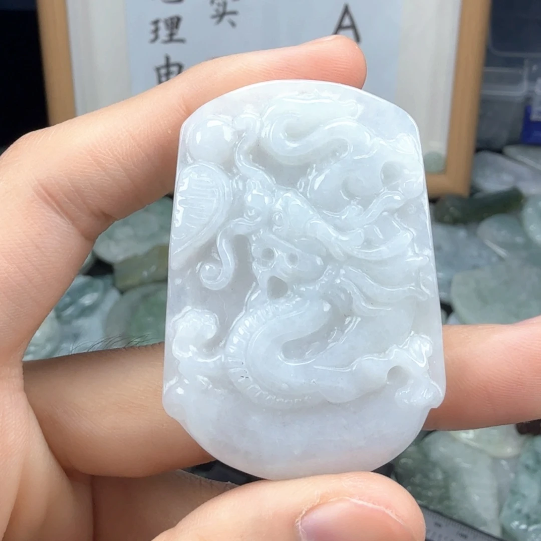 翡翠挂件未镶嵌翡翠