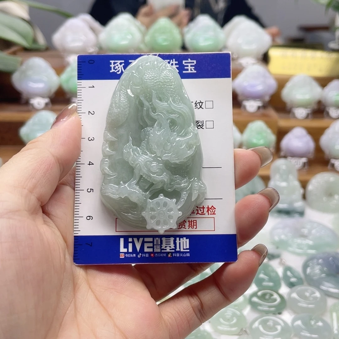 颈饰未镶嵌翡翠龙牌