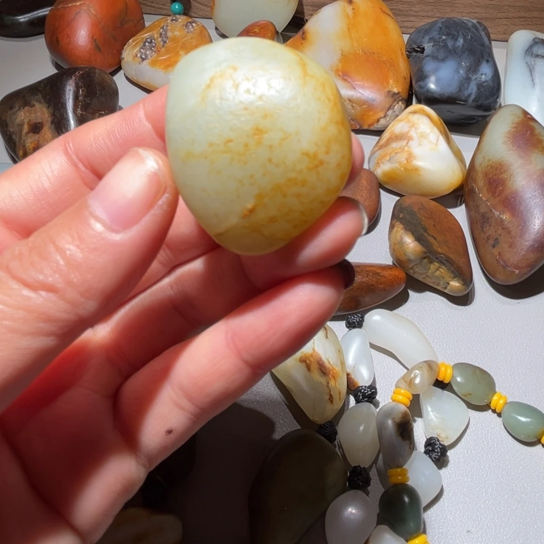 和田玉（糖玉）未镶嵌挂件和田玉36克