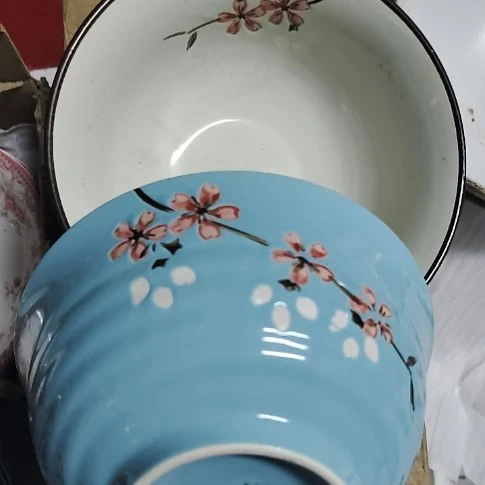 瓷片瓷片,各种摆件,均有瑕疵。沙锅!
