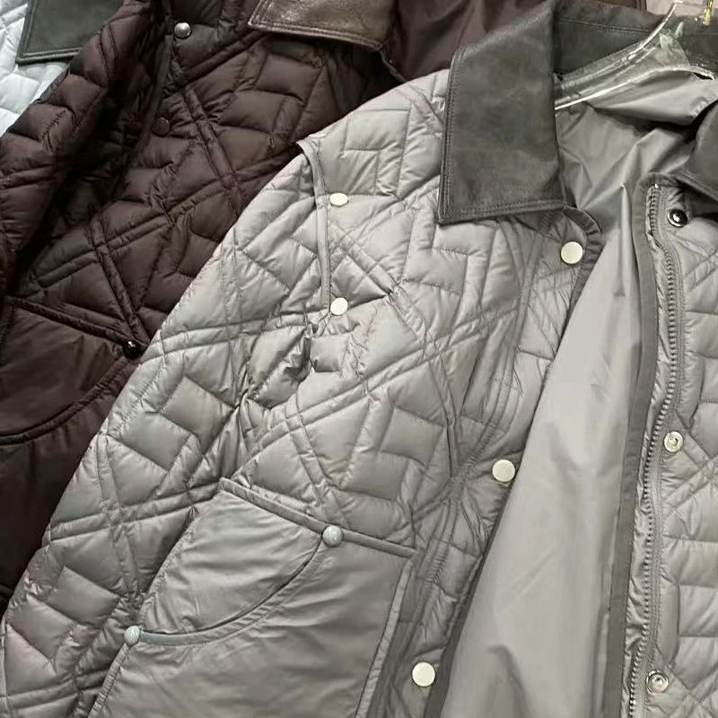 MRFEITO【千山寂】90白鸭绒巴恩风菱形格皮领羽绒服H207YR02D35007