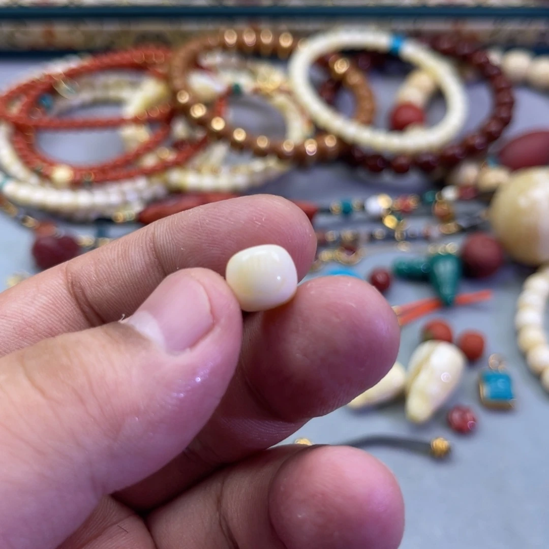 琥珀未镶嵌珠宝奇石14