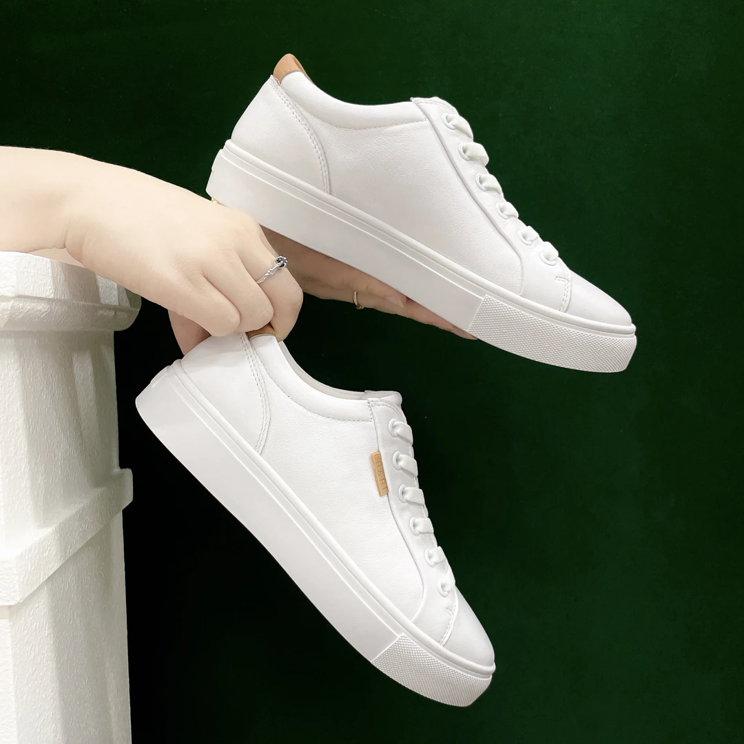 经典女款小白鞋真皮时尚运动百搭休闲小白鞋舒适透气系带平底鞋