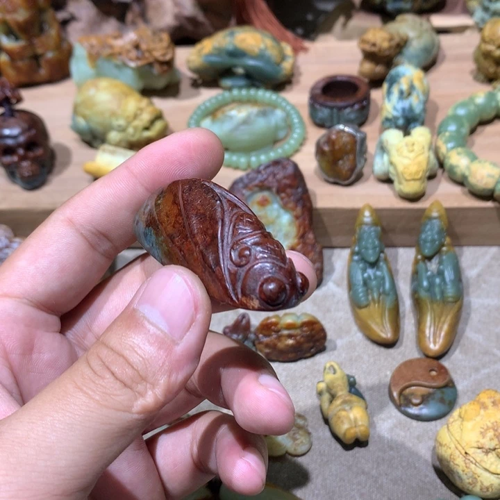 未镶嵌岫岩河磨玉（透闪石质玉）把件暖****门