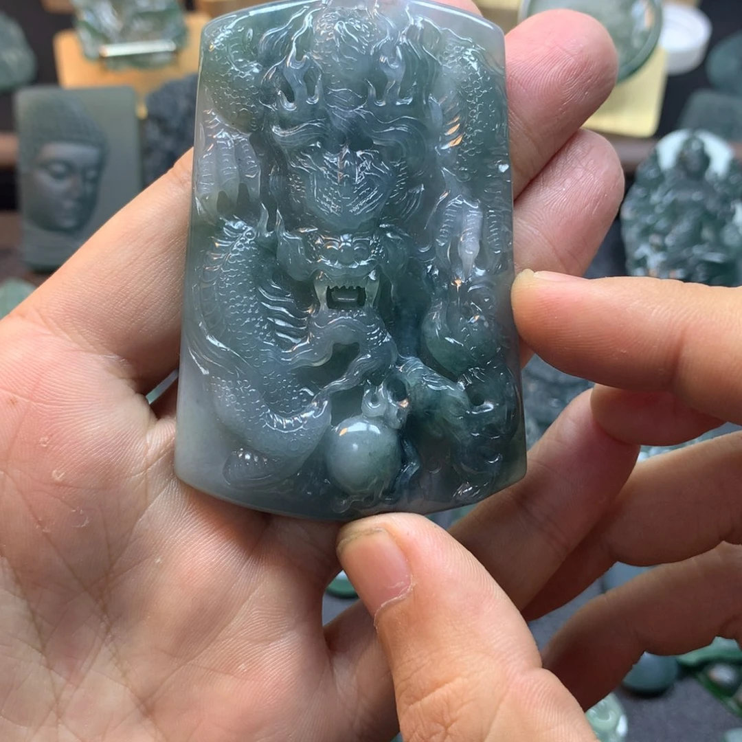 翡翠未镶嵌颈饰龙牌