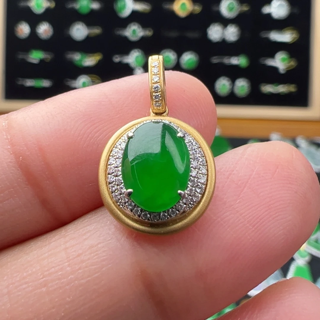 翡翠18K金镶嵌颈饰吊坠