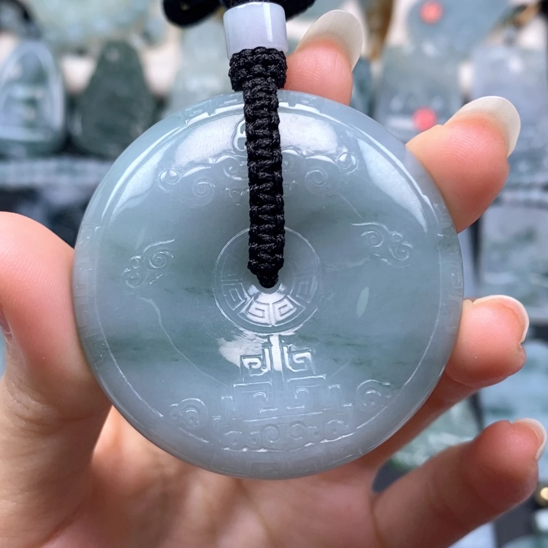 翡翠未镶嵌颈饰平安扣