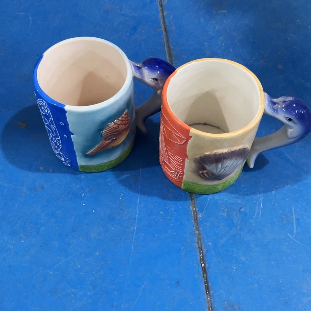 摆件普****）   磕碰。 封釉。      