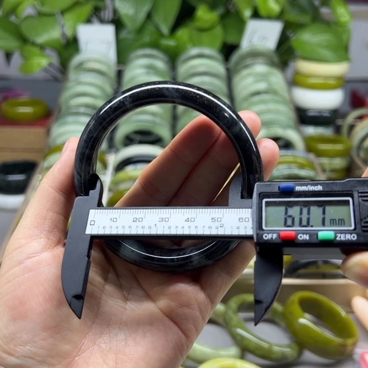 蛇纹石玉未镶嵌手镯17