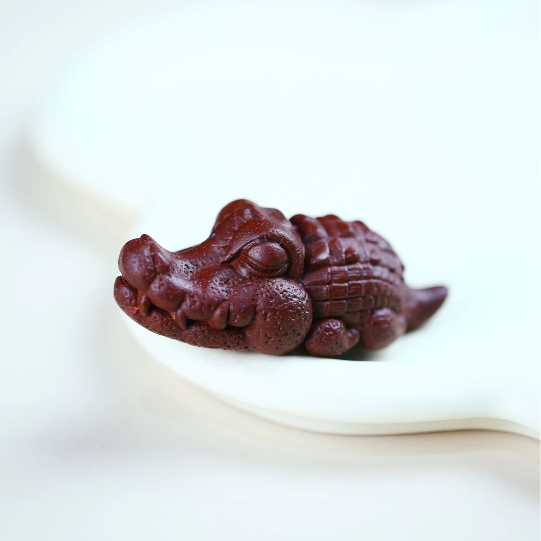 非遗合香 花蕊夫人 雕刻鳄鱼 手把件