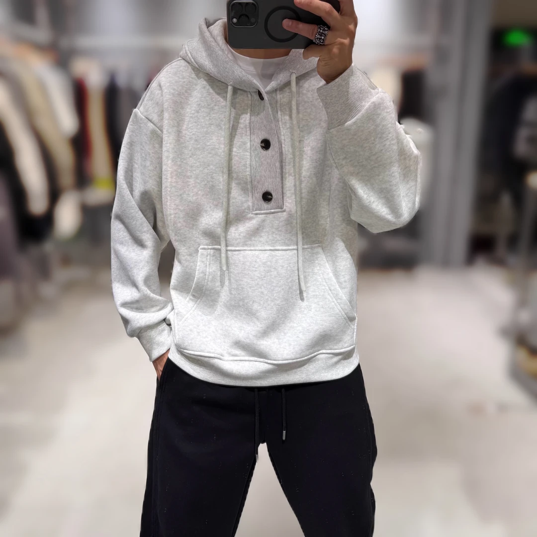 89251冬季爆款简约时尚排扣连帽纯色套头加绒休闲卫衣