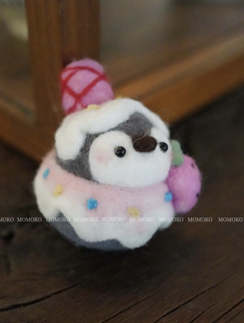 小桃兔兔【短纤羊毛】进口羊毛毡纯手工制作羊毛毡挂件企鹅玩偶包挂