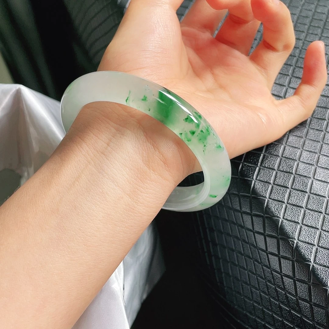 葡****未镶嵌手镯石英质玉
