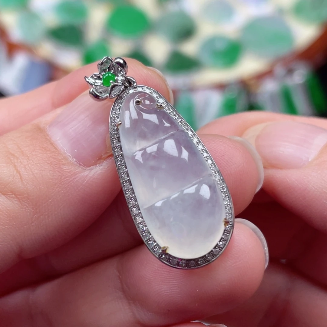 颈饰18K金镶嵌翡翠福豆