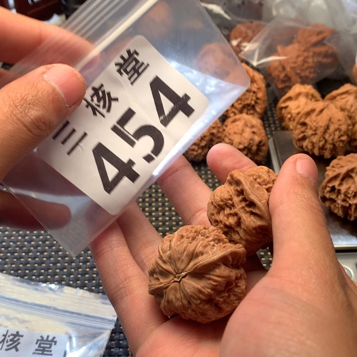 帆***窗吊坠文玩核桃黑马