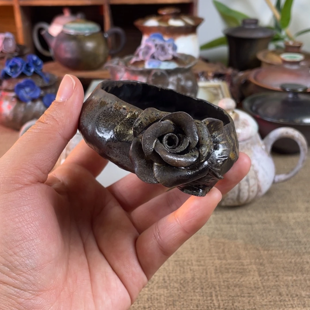 乌金玫瑰。  杯子手捏