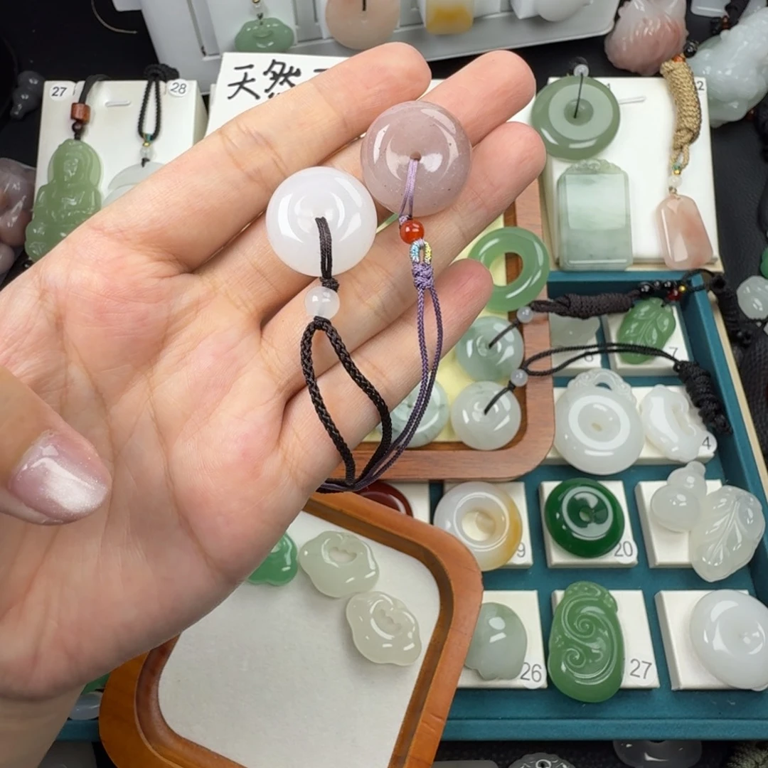 石英岩玉未镶嵌颈饰