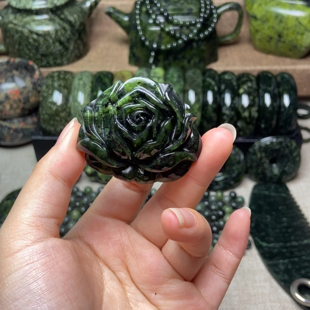 蛇纹石玉颈饰未镶嵌