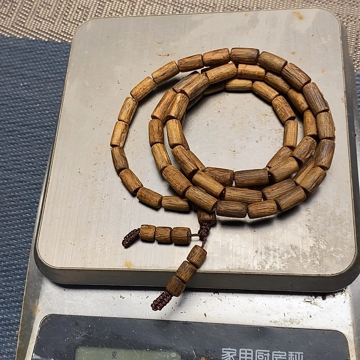 琳***香榧木手工艺非遗技艺竹木根雕及其制品克重：13.9