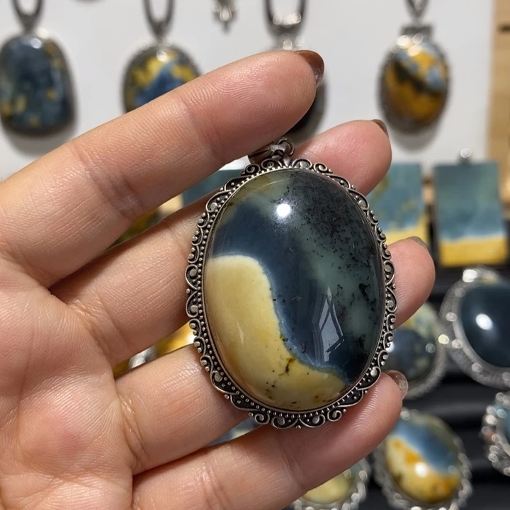 蛇纹石玉银S925镶嵌颈饰