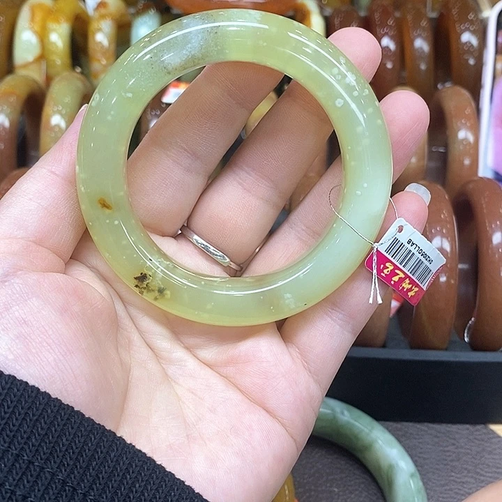 未镶嵌透闪石-蛇纹石玉手镯