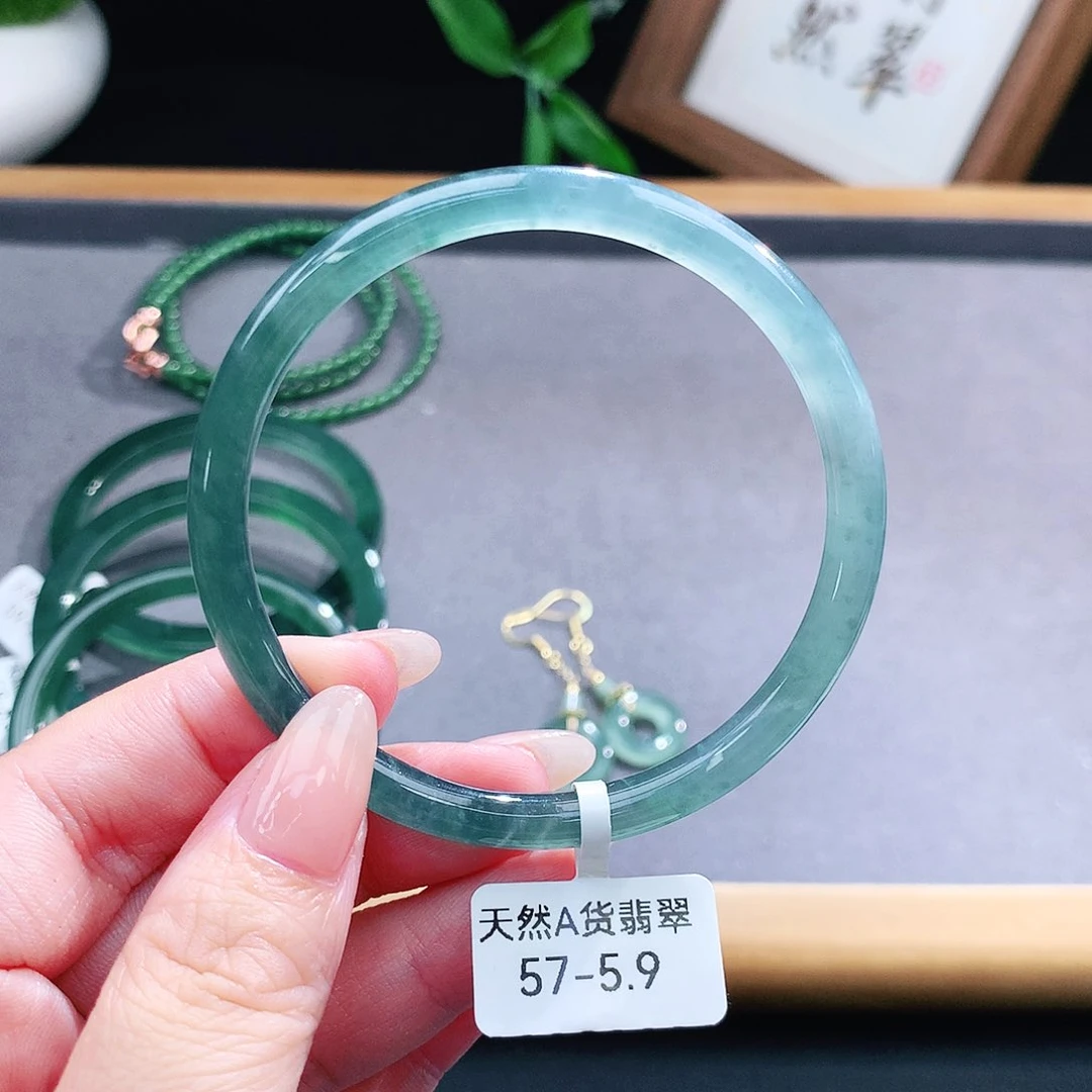 翡翠手镯（圆镯）未镶嵌