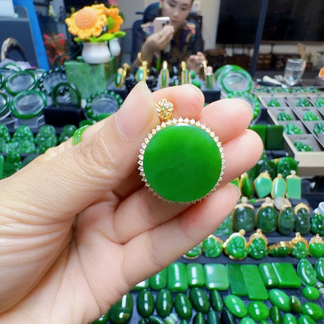 和田玉（碧玉）18K金镶嵌颈饰至****来