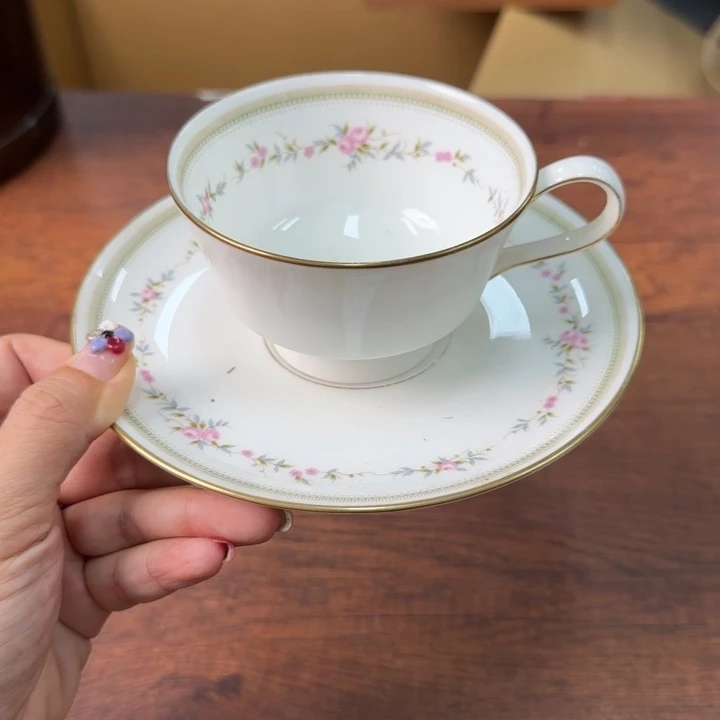 一个陶瓷物件哈哈哈哈
