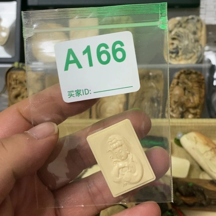 Y**辉天然猛犸牙雕刻品