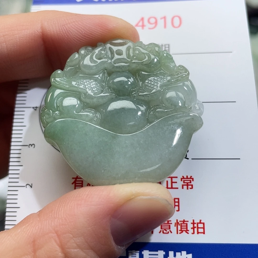 翡翠未镶嵌挂件4910