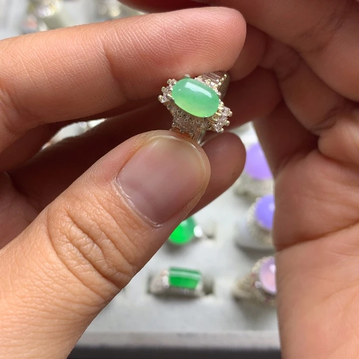 翡翠未镶嵌戒指铜托