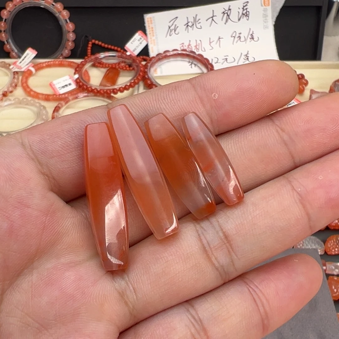 黑***石南红玛瑙未镶嵌颈饰四颗勒子