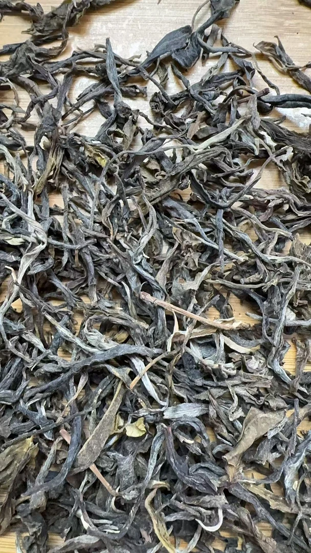 3月5日 1公斤 23年老挝华潘二号地  生茶散茶 QW292