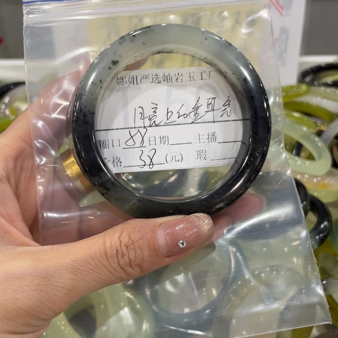 蛇纹石玉未镶嵌手镯月****?