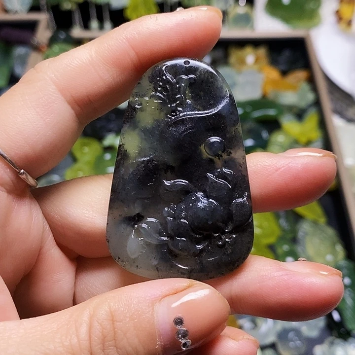 未镶嵌蛇纹石玉颈饰
